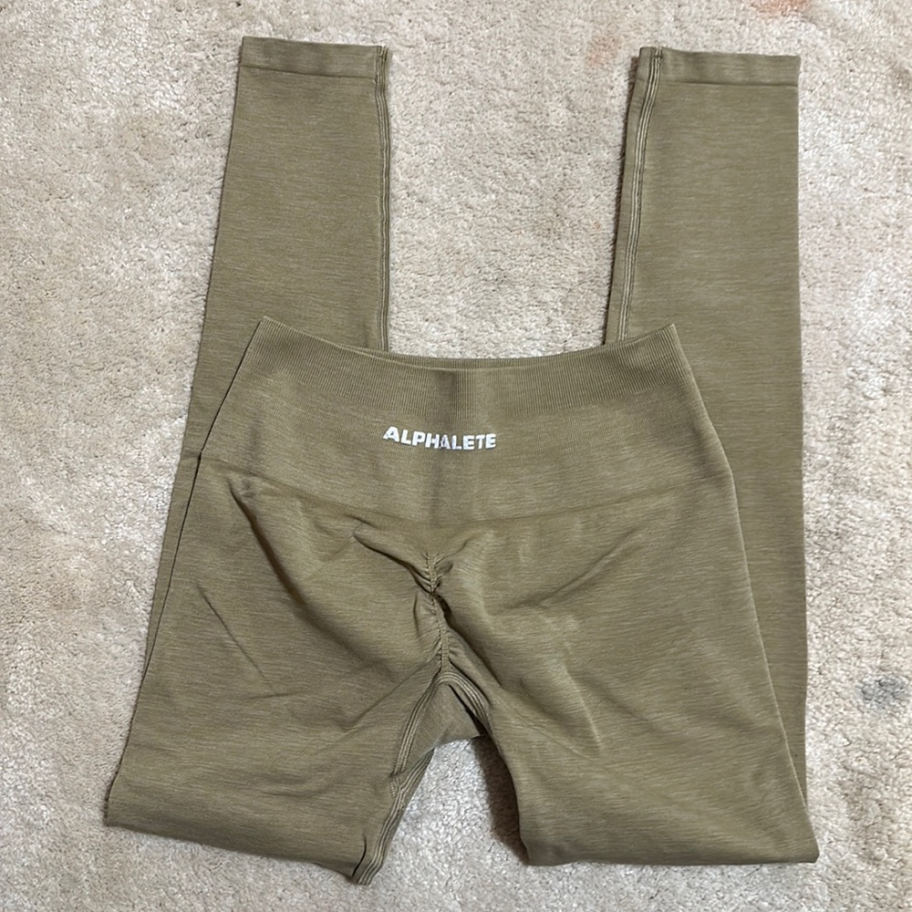 ALPHALETE Amplify leggings in Gold